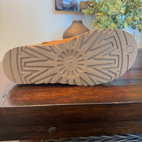 Short Ugg Boots size 8 - Picture 7 of 8